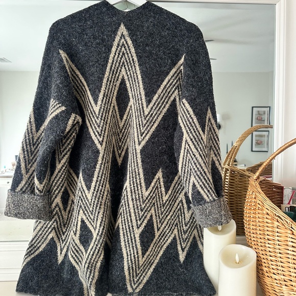 Grace Black and Tan Chevron Women's Long Cardigan - Picture 2 of 7